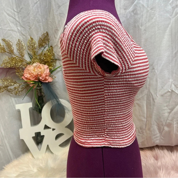 Divided red and white striped crop top super stretchy - Picture 8 of 10